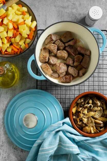 Рецепт тушеных куриных сердечек в сметане на сковороде с луком и морковью