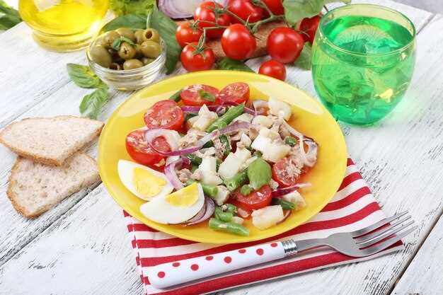 Салаты и роллы: сочетание крабовых палочек с овощами и морепродуктами