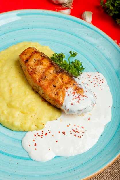 Обжаривание и приготовление курицы в сметанном соусе
