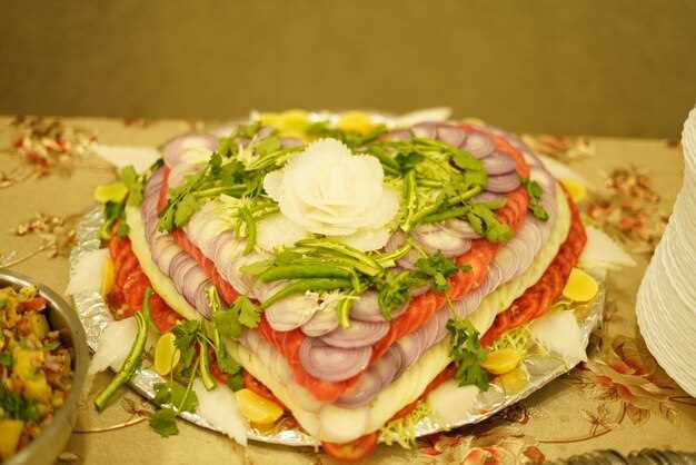 Греческий салат с томатами, оливками и фетой