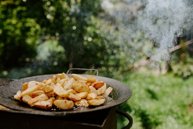 Тушение в казане на костре: блюда с мягкой текстурой и насыщенным вкусом