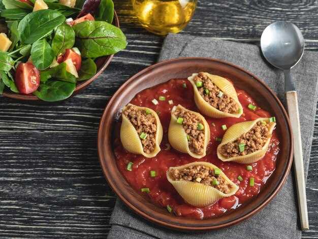 Буритос с фаршем и свежими овощами: быстрая закуска